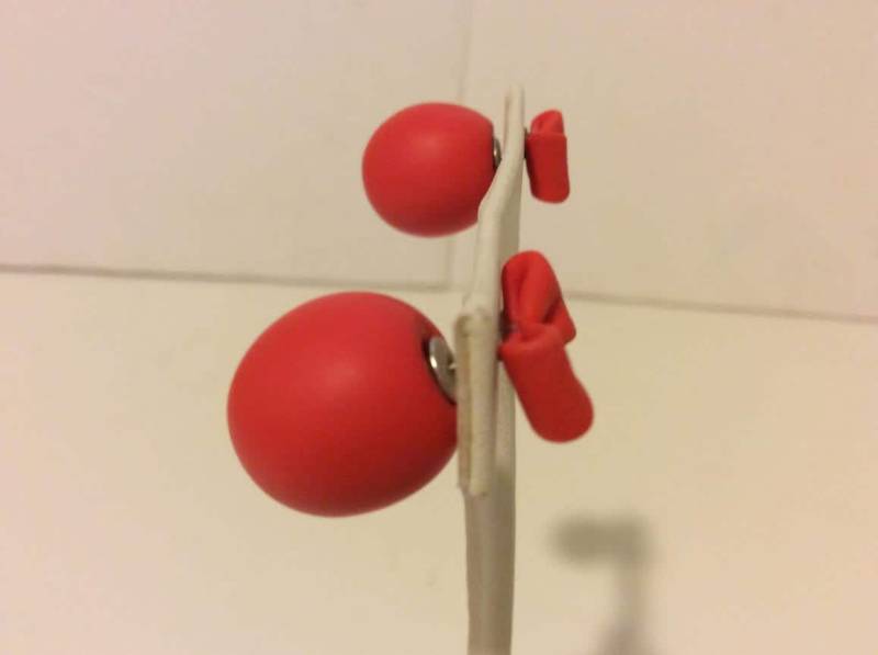 Roter Fimo Zwei Stück Matte Bogen Ohrringe Roter Fimo Zwei Stück Matte Bogen Ohrringe von EmeliaHart