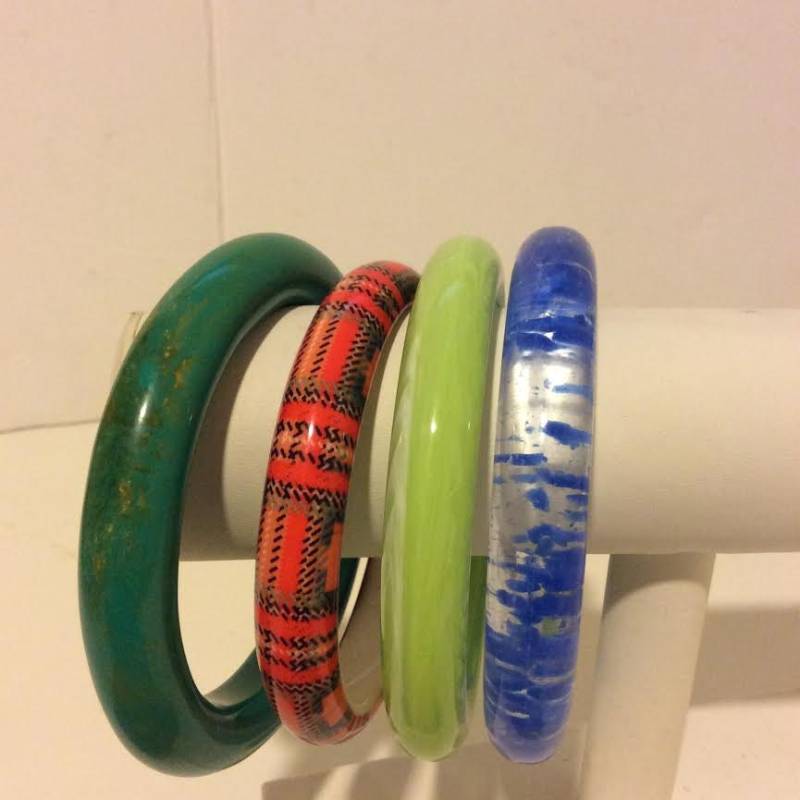 Satz Von 4 Mehrfarbigen Spaß Resin Armreifen Armbänder Satz Von 4 Mehrfarbigen Spaß Resin Armreifen Armbänder von EmeliaHart