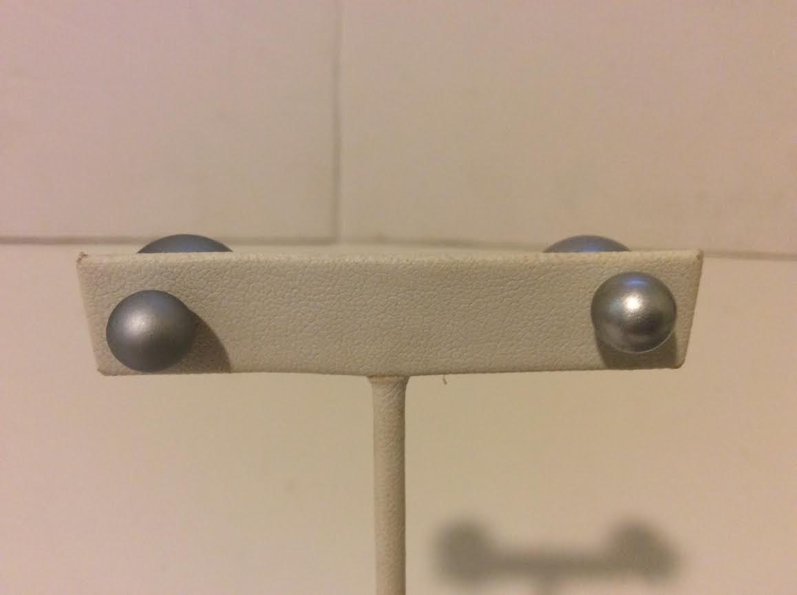 Silber Matt Zwei Stück Perlen Ohrringe von EmeliaHart