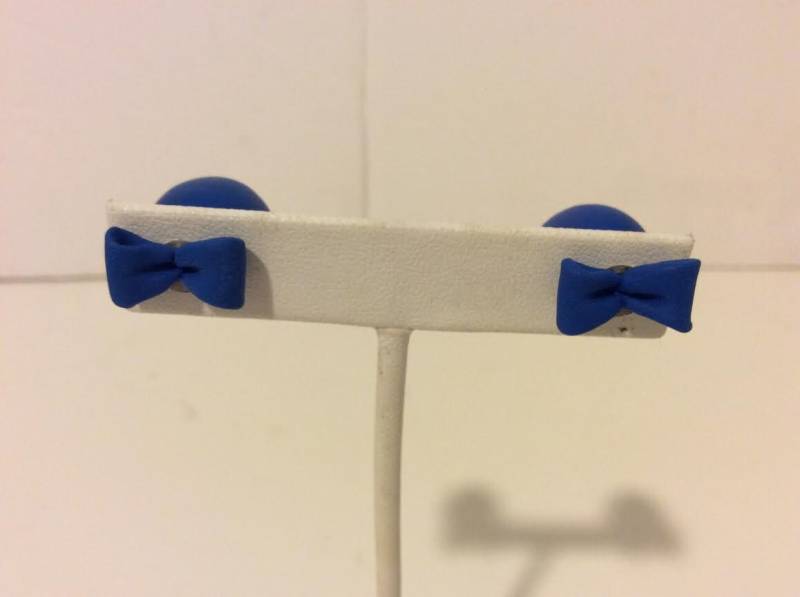 Süß, Zwei Stück Blau Polymer Ton Bogen Ohrringe Süß, Zwei Stück Blau Polymer Ton Bogen Ohrringe von EmeliaHart