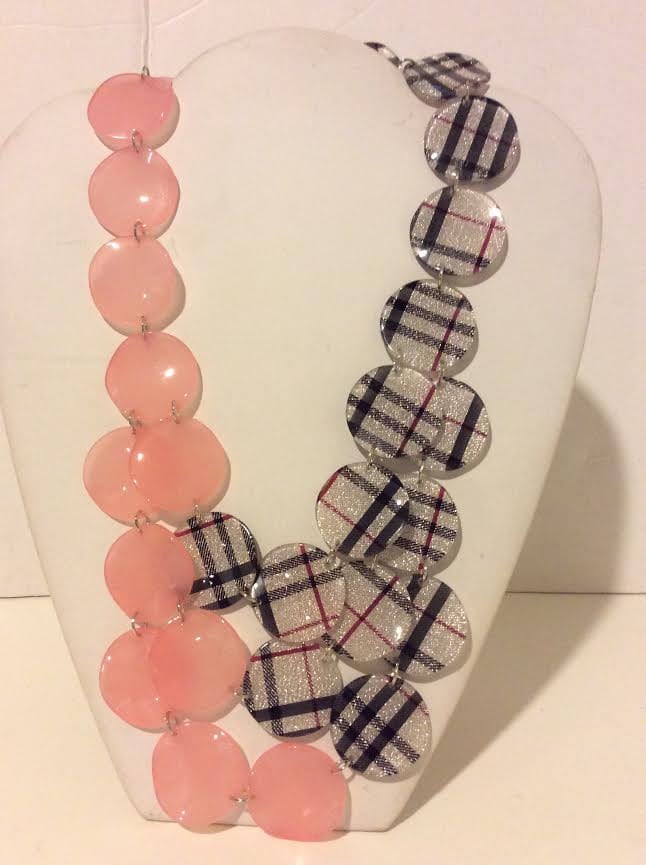 Verkauf Pink Und Silber Karo Harz Anweisung Halskette von EmeliaHart