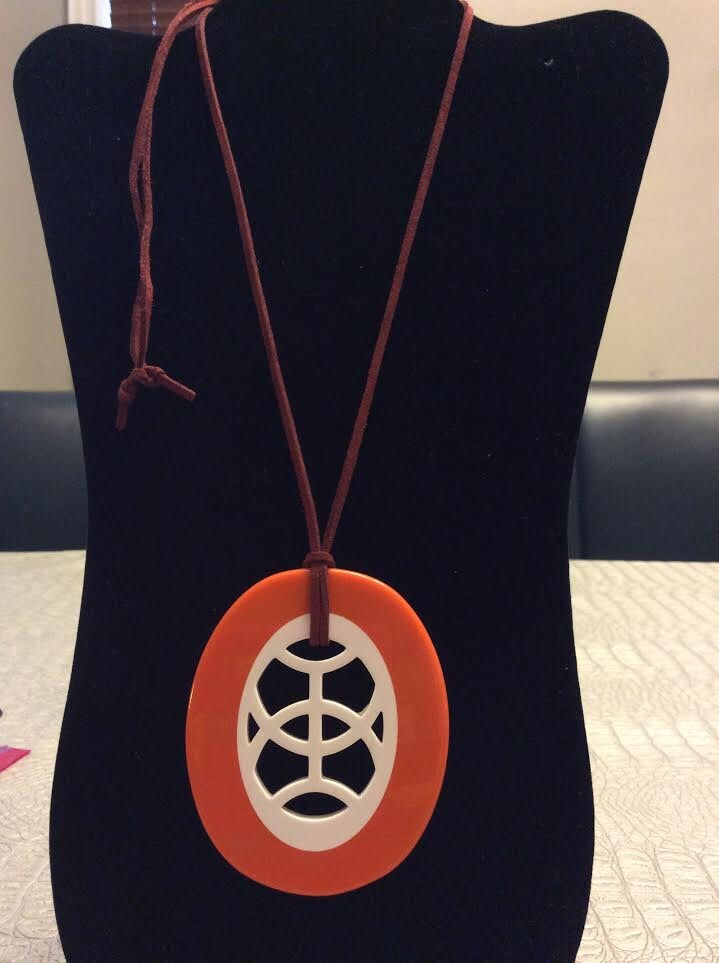 Verstellbare Länge Orange Harz Anhänger Halskette von EmeliaHart