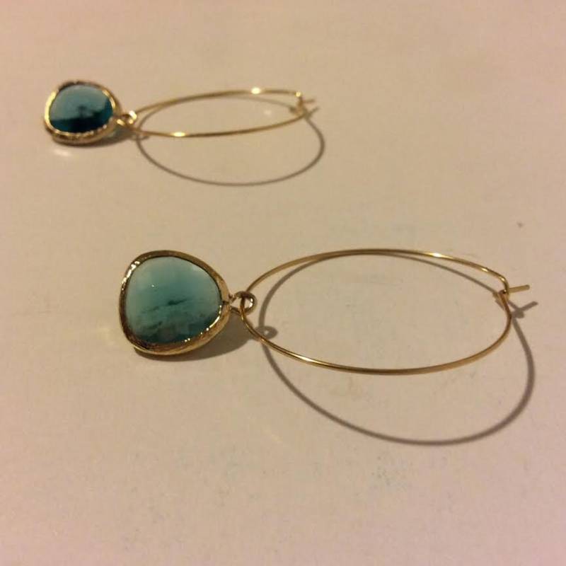 Zarte Leichte Türkis Und Gold Farbig Skurrilen Creolen von EmeliaHart