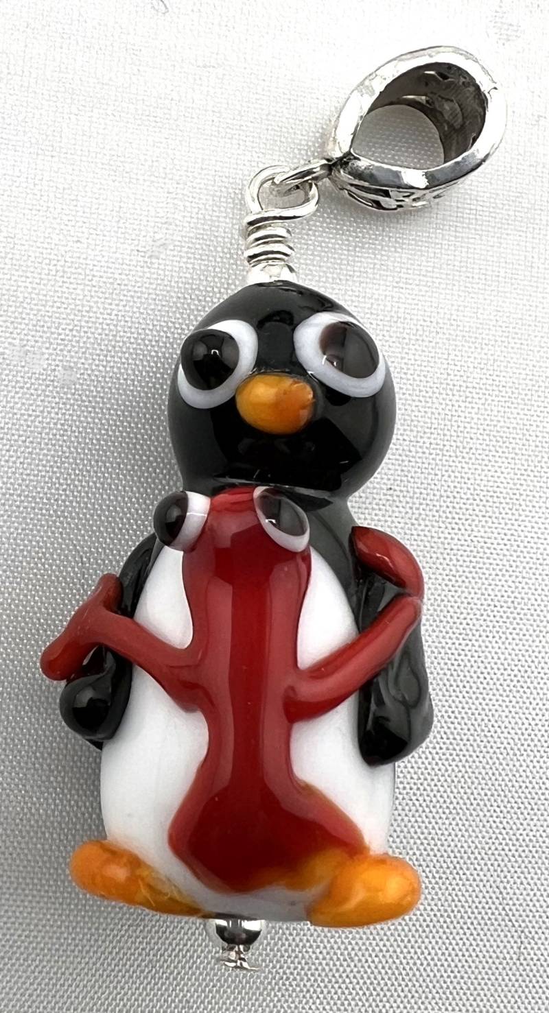 Pinguin Mit Hummer - Anhänger Kordel Pinguin Mit Hummer - Anhänger Kordel von EmeraldArtByBridget