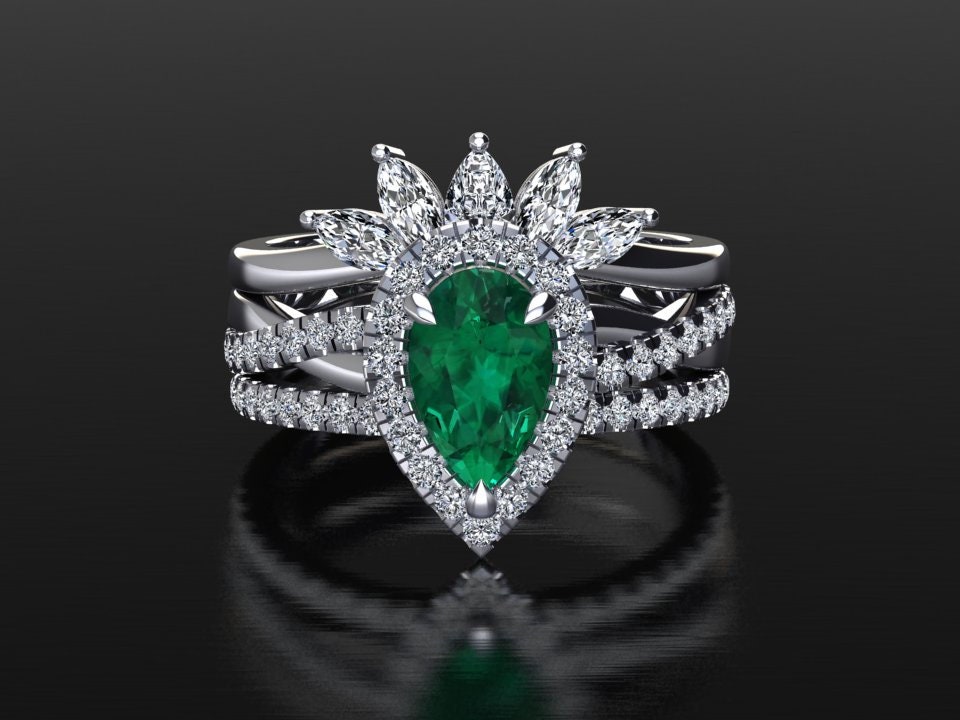 Pear Form Smaragd Hochzeit Stapel | Verlobungsring Natürliche Diamanten Und Passende Eheringe Platinum von EmeraldJewelStudio