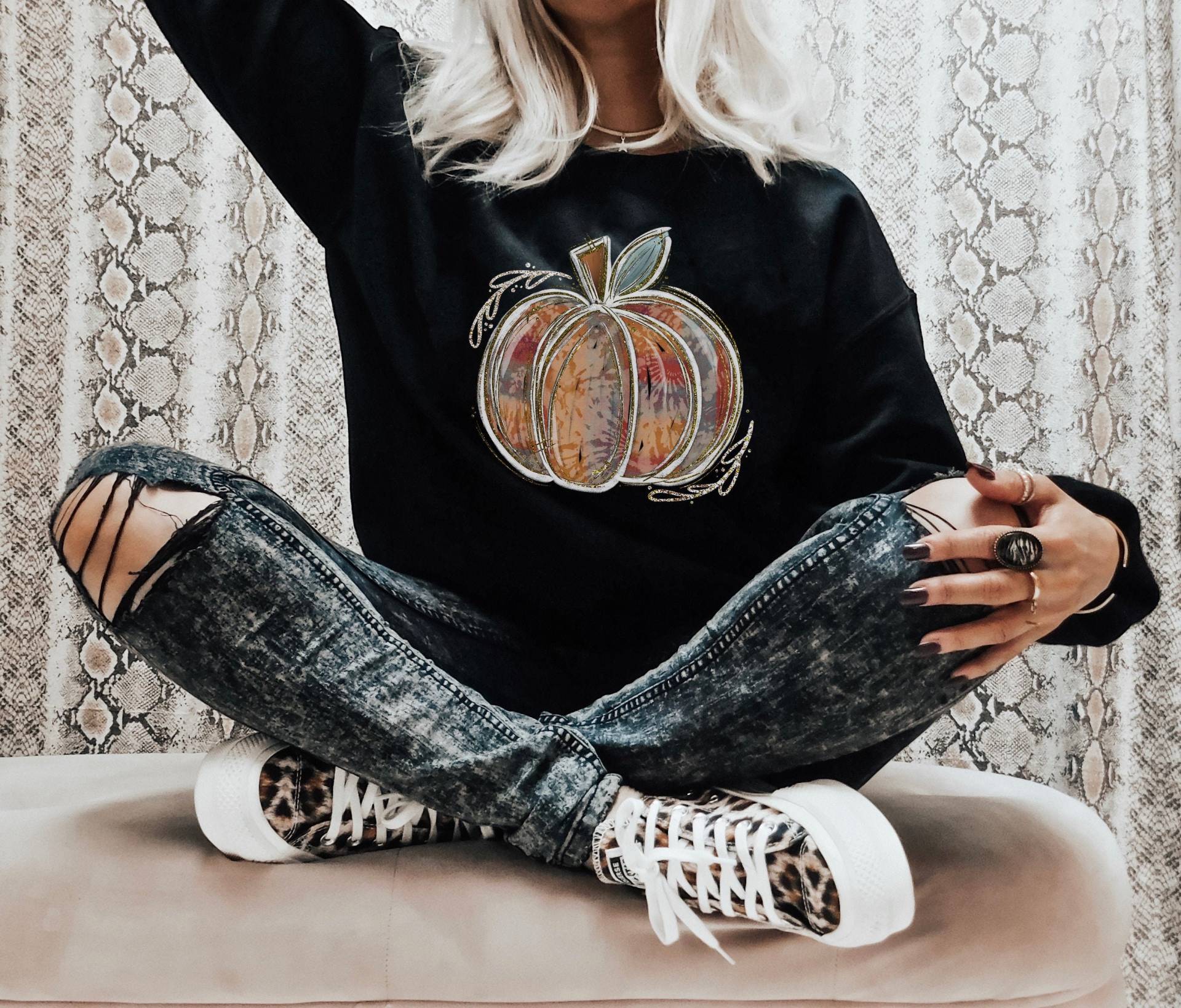 Aquarell Vintage Kürbis Shirt, Damen Herbst Süßes Sweatshirt, Truck Mama T-Shirt von EmeraldandJadeCo