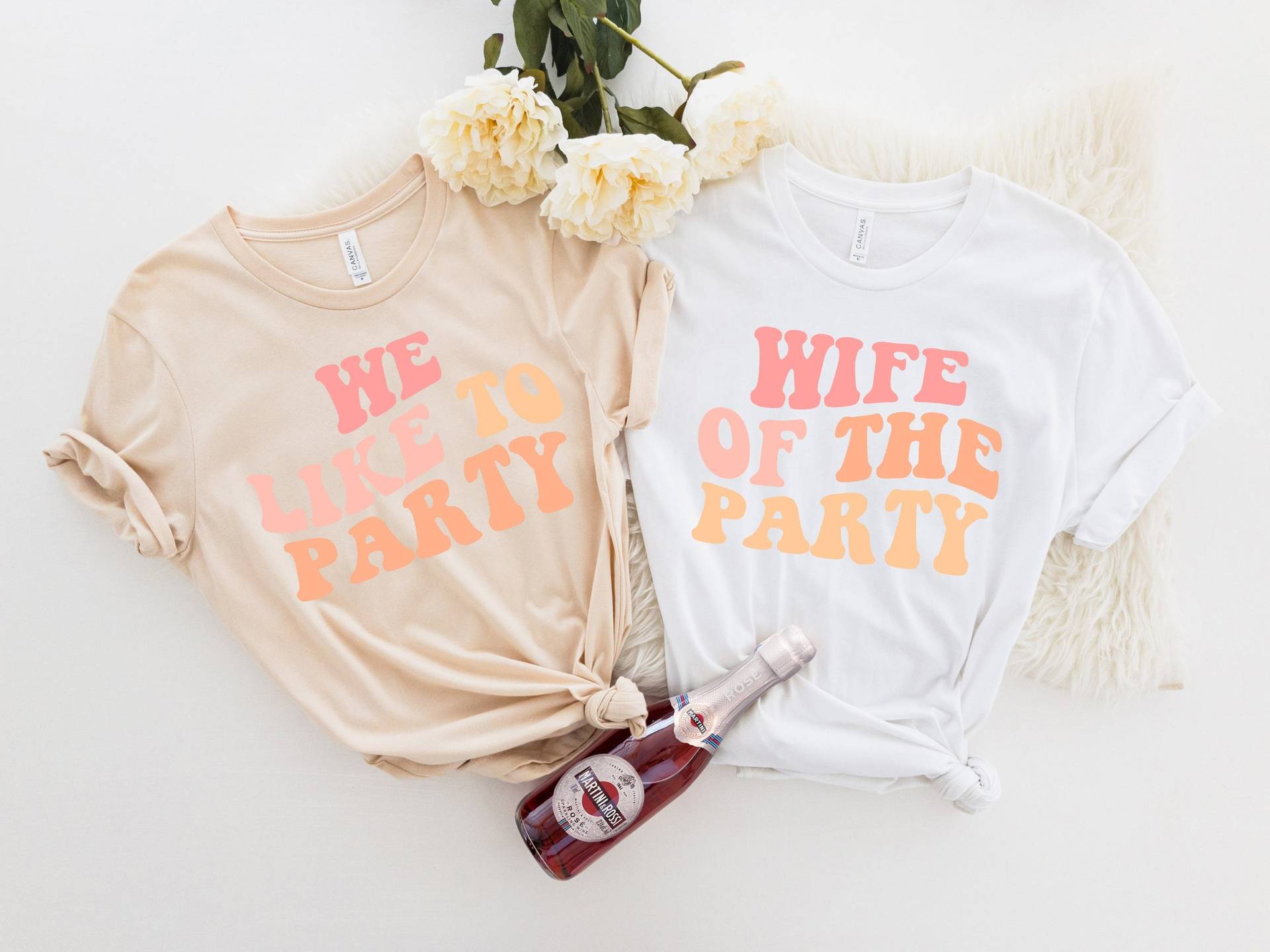 Bachelorette Party Shirts, Frau Der Party, Wir Mögen Grafik T-Shirt, Retro Geschenke Für Sie, Braut Mädchen Reise von EmeraldandJadeCo