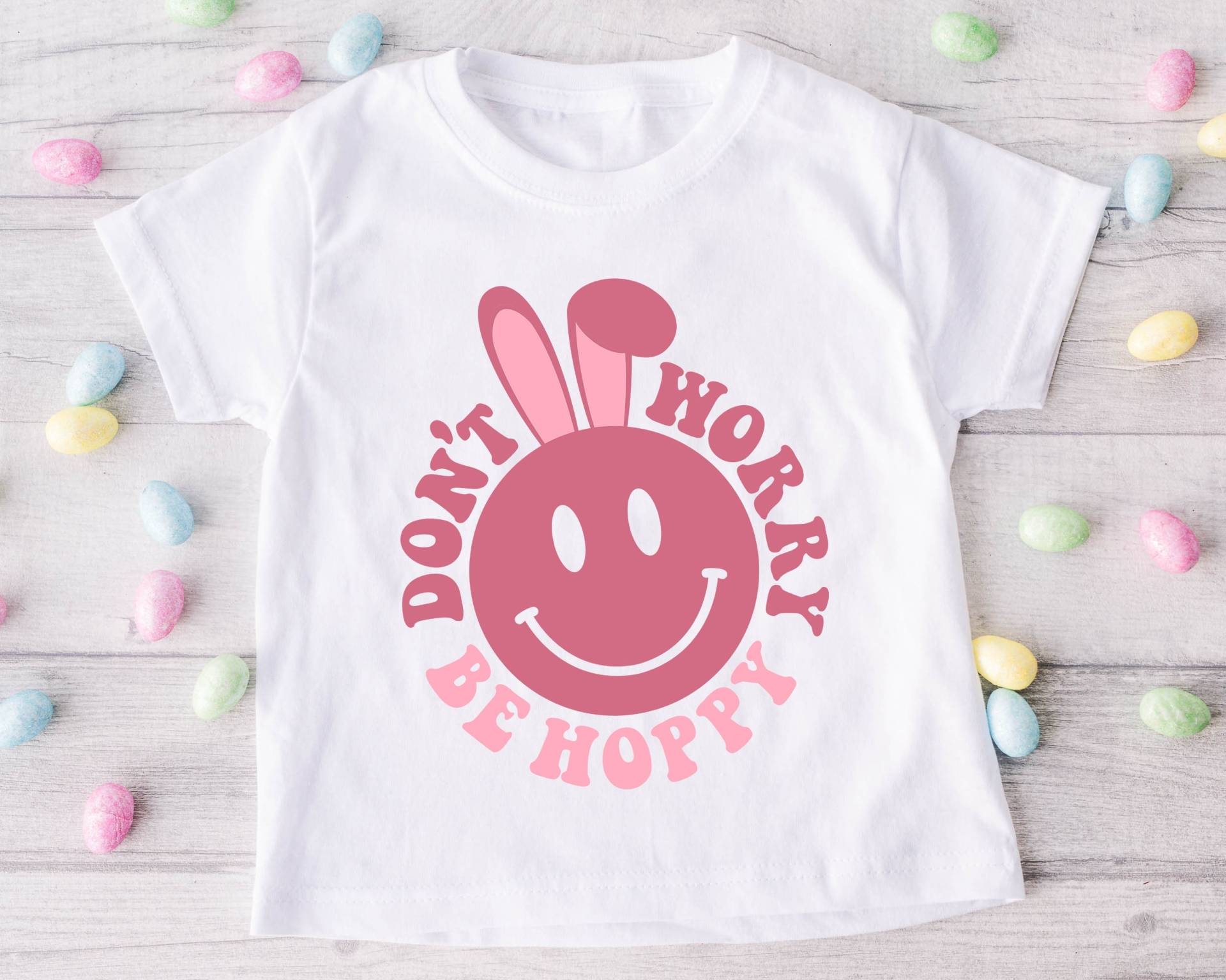 Dont Worry Be Hoppy Shirt, Retro Oster Shirt Kleinkind, Osterhase Ostern Party Tshirt, Junge Mädchen Ostershirt von EmeraldandJadeCo