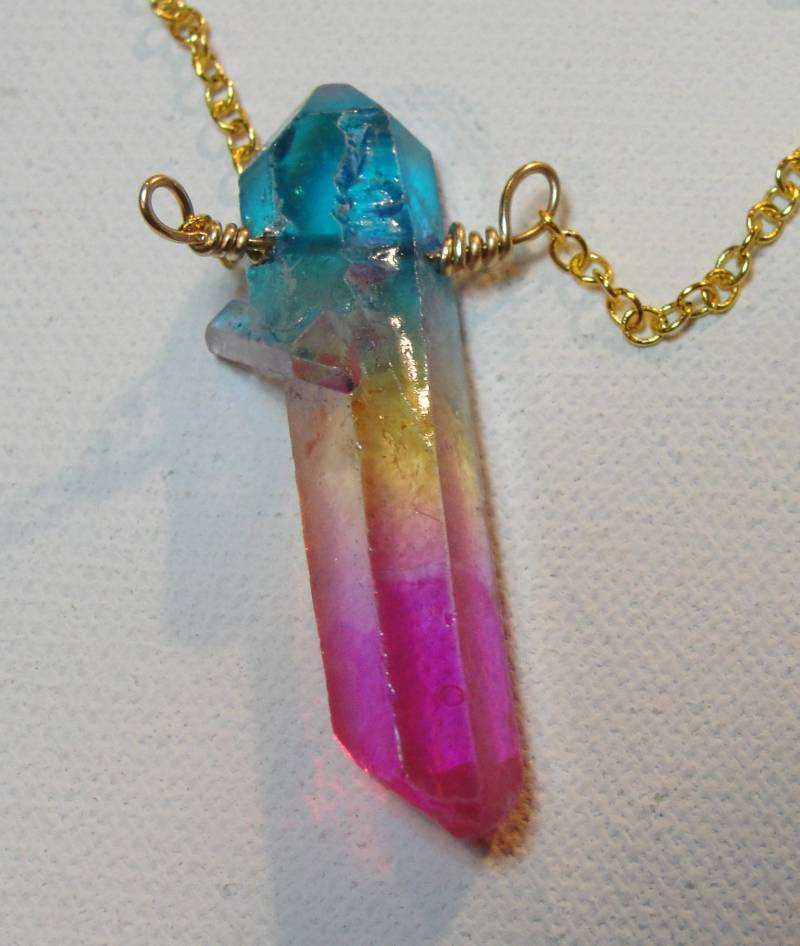 (7 Regenbogen Von Blau Und Rosa Kristall Auf 14 K Gold Gefüllt Kette Draht. Etwa 30" Lange Kette (7 Regenbogen Von Blau Und Rosa Kristall Auf 14 K Gold Gefüllt Kette Draht. Etwa 30" Lange Kette von EmeraldeEnterprises