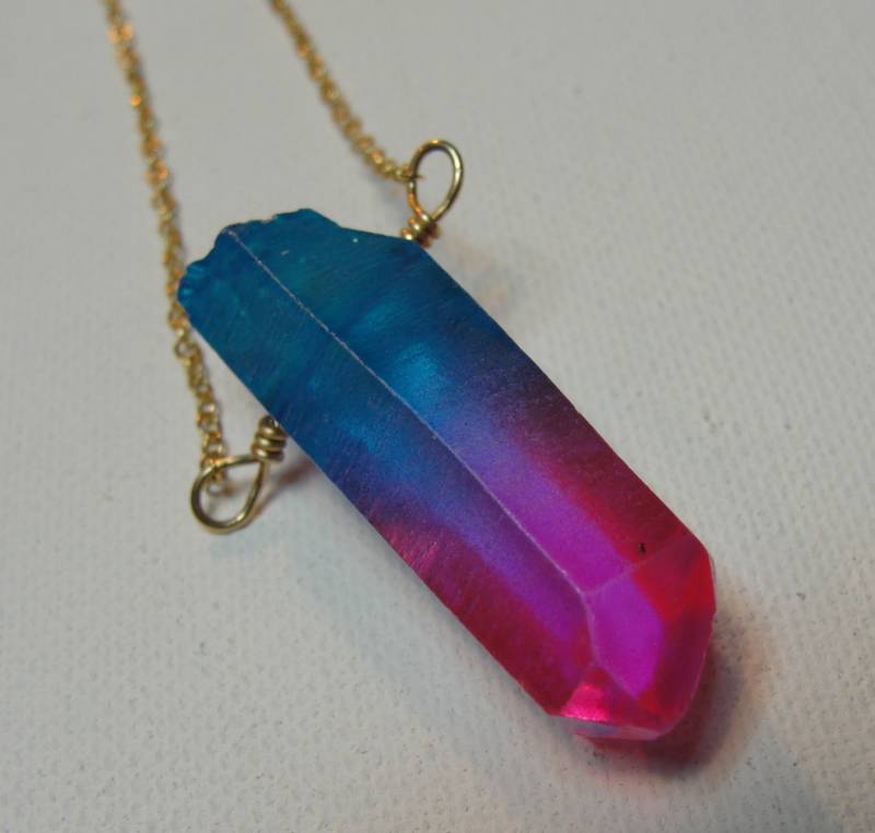 (8 Großen Blauen Und Rosa Kristall Auf 14 K Gold Gefüllt Kette Draht. Etwa 32" Lange Kette (8 Großen Blauen Und Rosa Kristall Auf 14 K Gold Gefüllt Kette Draht. Etwa 32" Lange Kette von EmeraldeEnterprises