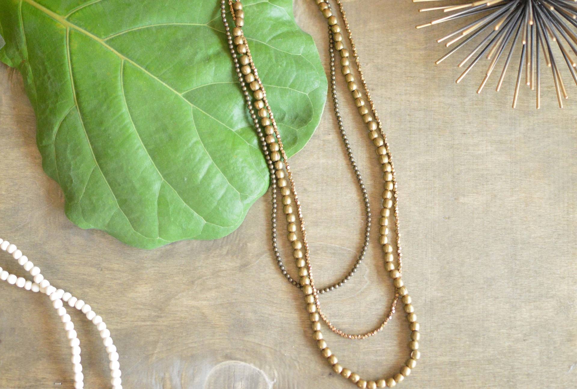 Drei Stranded Layered Gold Und Messing Statement Halskette Drei Stranded Layered Gold Und Messing Statement Halskette von EmerlyAnson