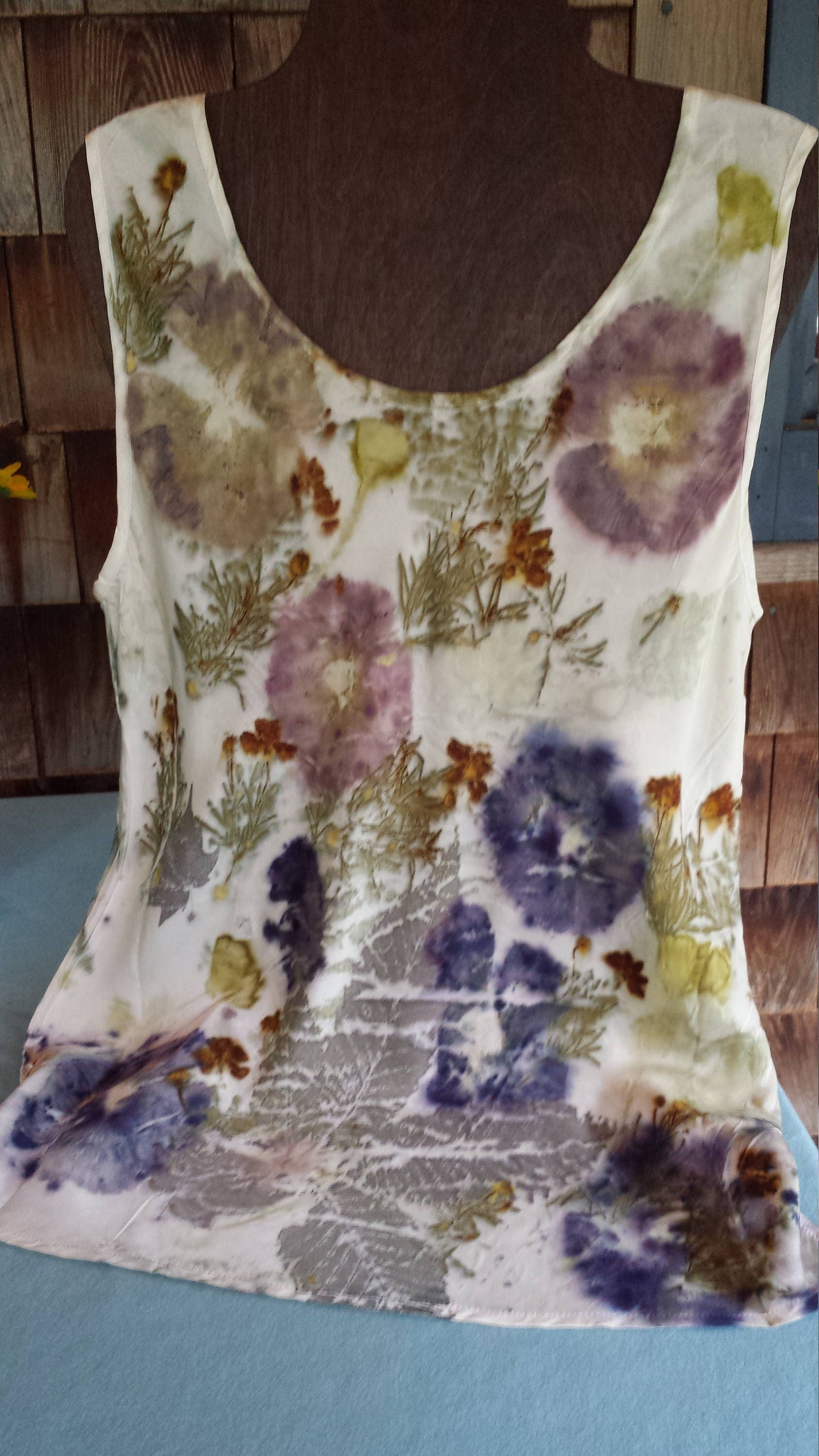 Seide Ecoprinted Tank-Top Seide Ecoprinted Tank-Top von EmersondesignsArt