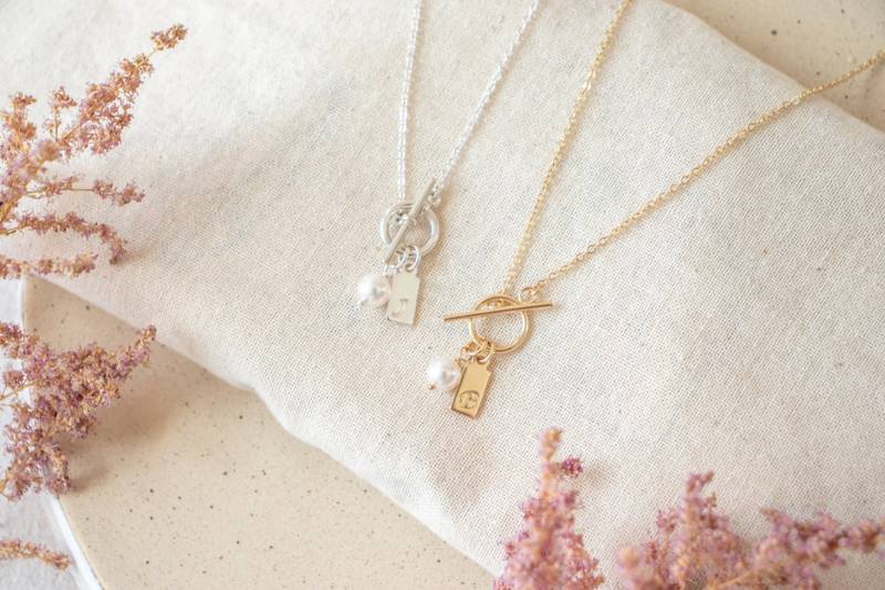 Perlen & Initial Halskette | Braut Hochzeit Personalisierte Buchstabe Brautjungfer Geschenk Knebelverschluss von EmeryandOpal