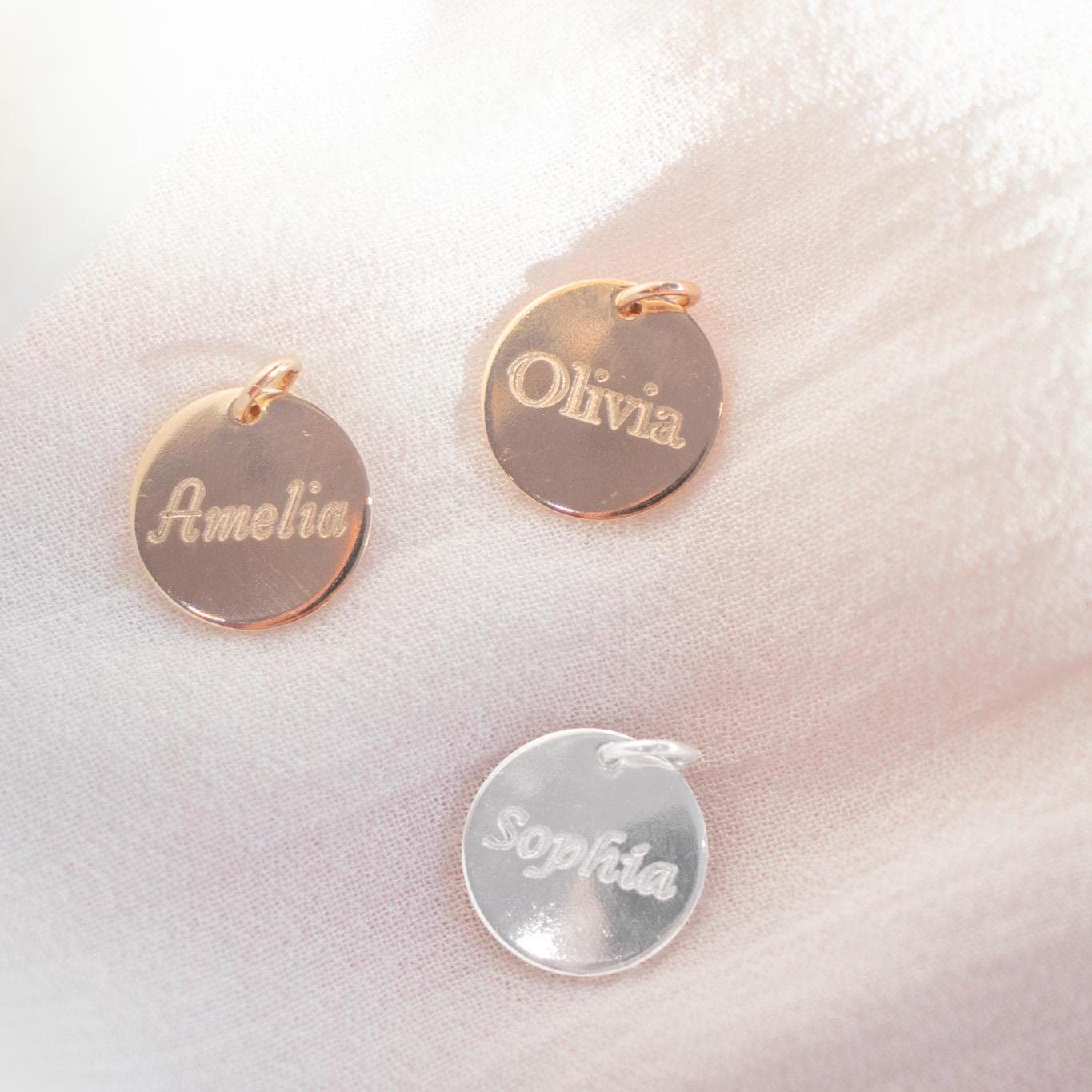 Personalisierte Name Disc Anhänger | Personalisierter Namensanhänger Kinder Namen Personalisiertes Geschenk Mittel von EmeryandOpal