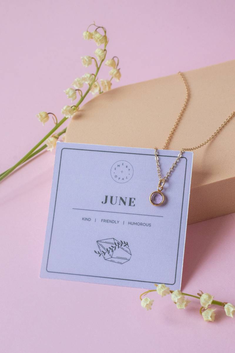Zarte Persönliche Monat Birthstone Halskette | Neue Mom Geschenk Zierlicher Geburtsstein Schmuck Hübscher Kleiner Anhänger von EmeryandOpal
