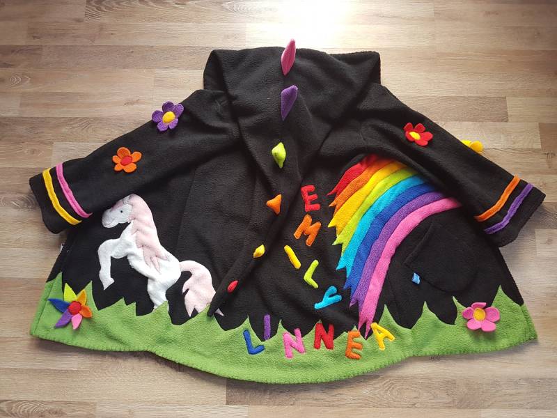 Zipfeljacke "Regenbogen-Einhorn" Wunschgrösse Mädchenjacke Fleecejacke Personalisiert von EmiLillyDesign