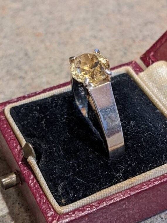 Auffallender Glatter Vintage Citrine Statement Ring Auffallender Glatter Vintage Citrine Statement Ring von EmigenBottomDrawer