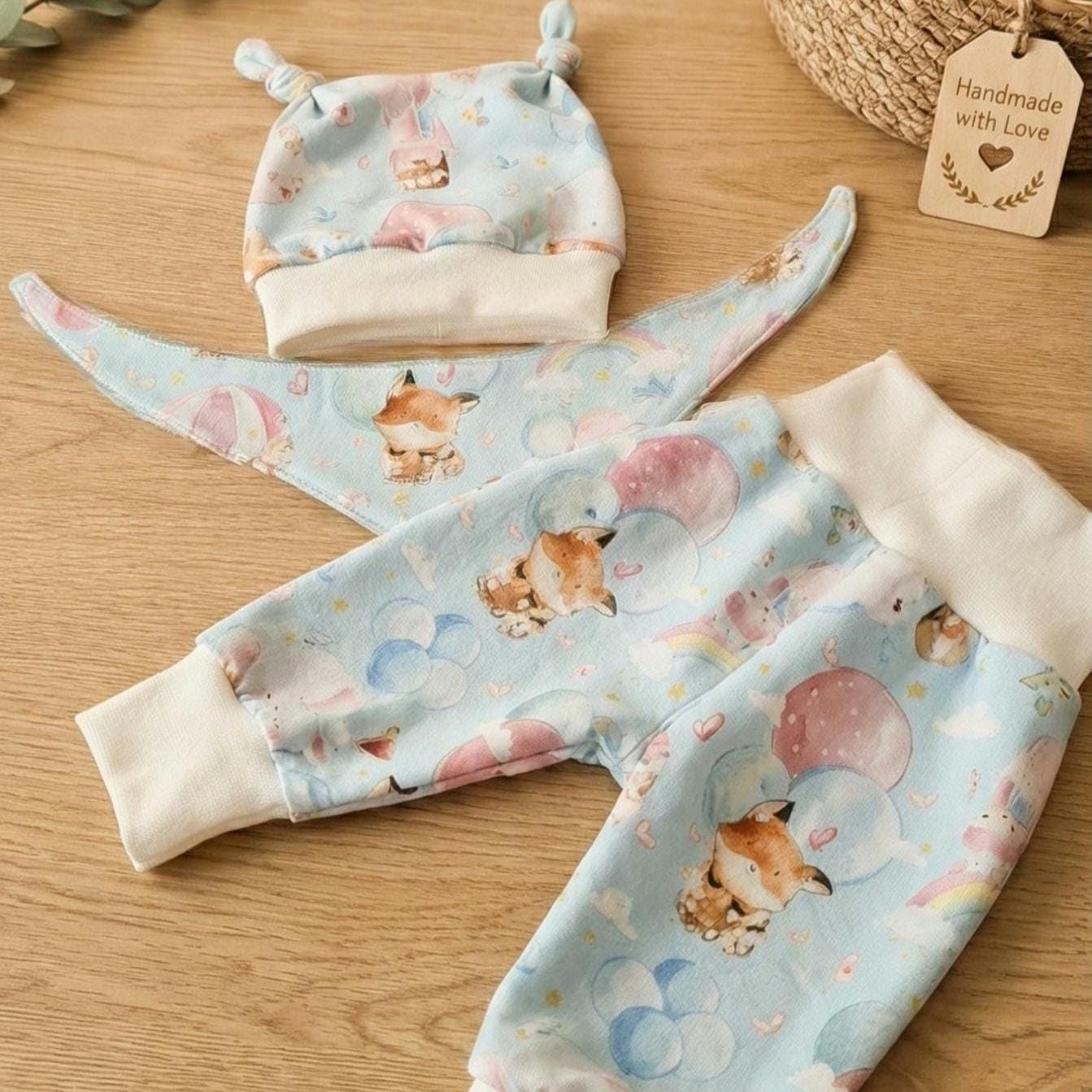 Baby Set French Terry Mitwachshose Mit Mütze, Luftballons, Süße Tiere, Geschenk Zur Geburt, Taufe, Nachhaltig, Süß, Einhorn , Fuchs 50-62 von Emijun
