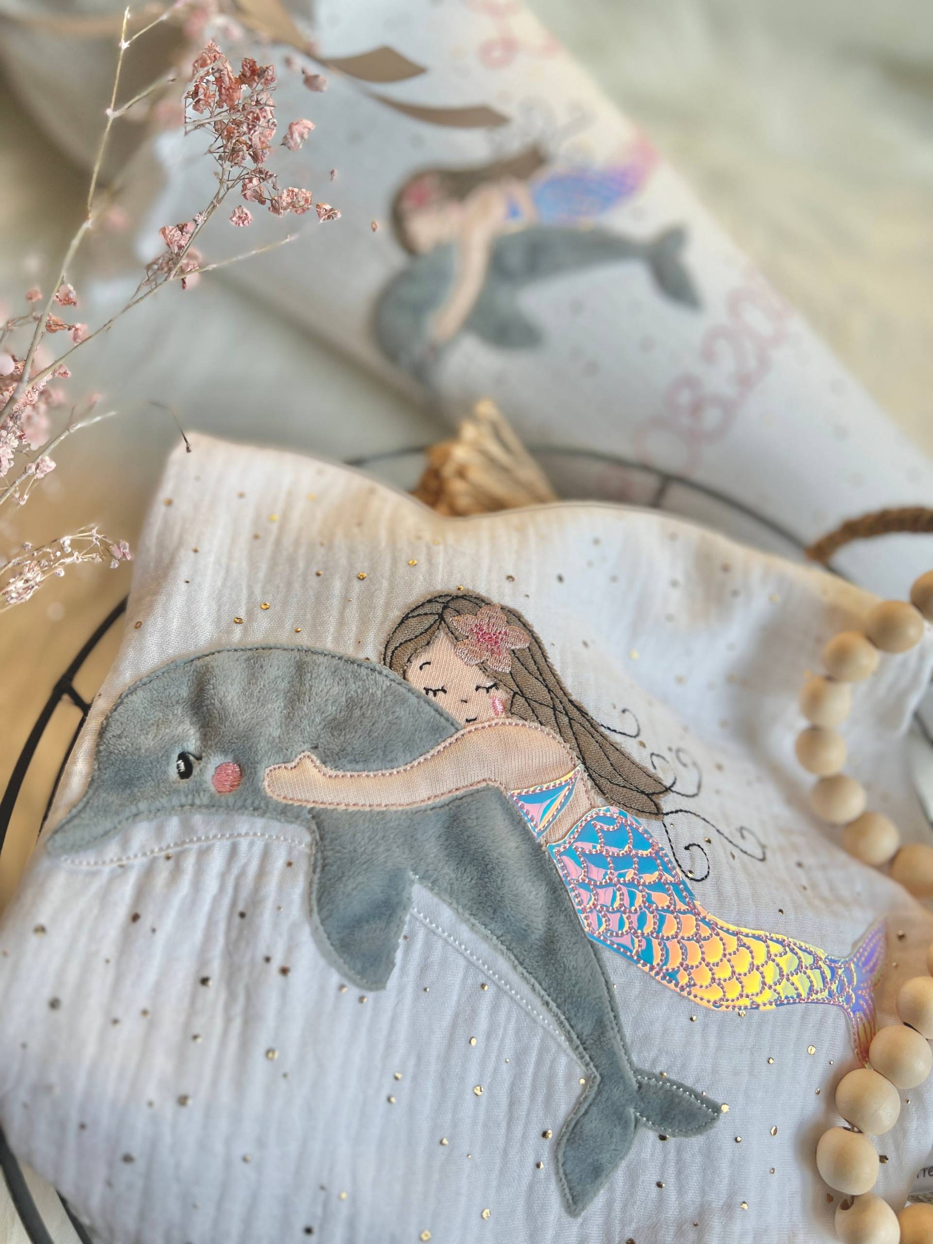 Glitzer Kleid Mit Nixe Und Delfin Weiße Tunika Gr. 68-92 von EmiliasTraumwerkstat