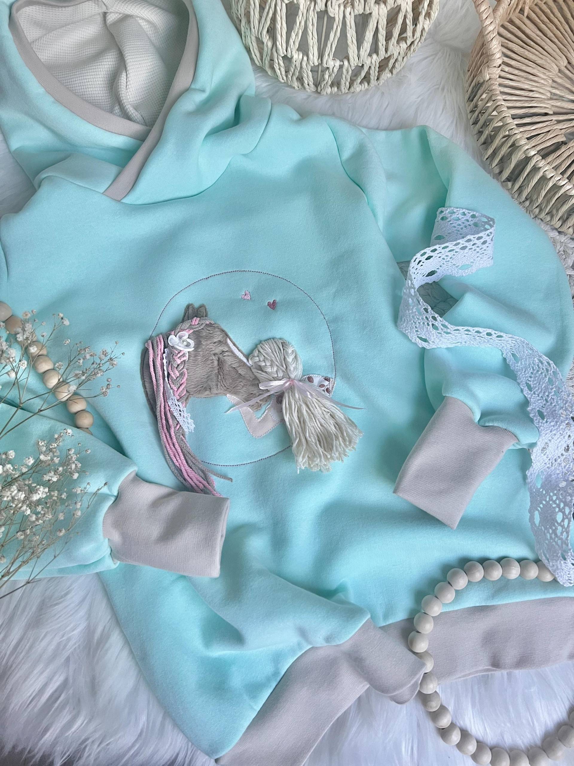 Hoodie Mit Pferdemädchen Mint von EmiliasTraumwerkstat