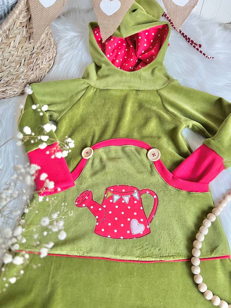 Kleid Zipfelkapuze Zipfelkleid Für Mädchen Gieskanne Gartenmädchen Hellgrün Nicki Knopf Waldorf von EmiliasTraumwerkstat