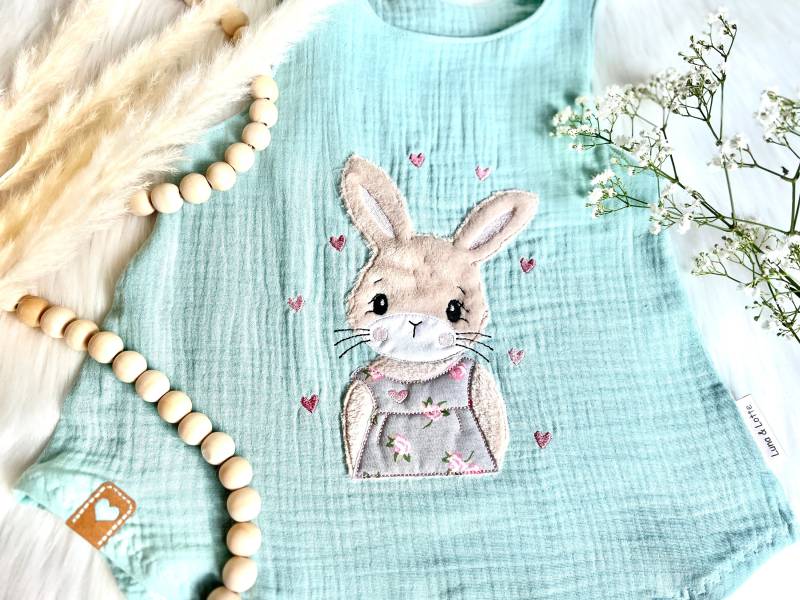 Musselin Latzkleid Mit Hase Leni in Zart Mint Ab Gr. 50 - 140 von EmiliasTraumwerkstat