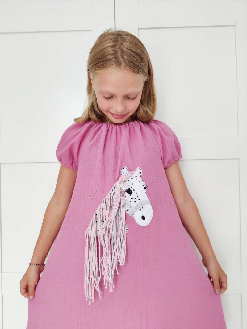 Musselin Pony Pferd Lulu Glitzer Wollmähne Kleid Einschulung Altrosa Kurzarm Sommerkleid von EmiliasTraumwerkstat
