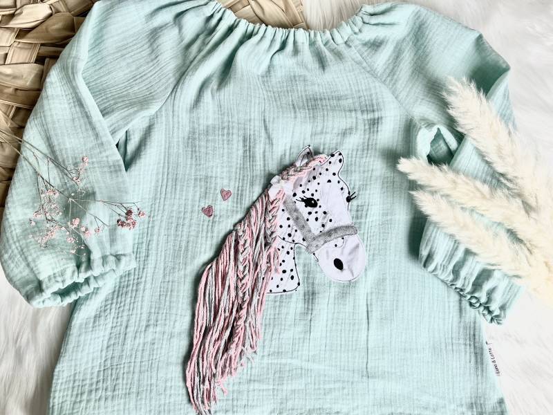 Musselin Pony Pferd Schimmel Wollmähne Tunika Langarm Einschulung Schule Schultüte Outfit Hell Mintfarben Mint von EmiliasTraumwerkstat