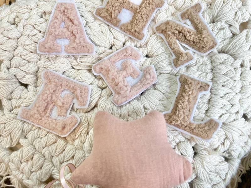 Plüschbuchstaben Für Schultüte Shirts Kissen von EmiliasTraumwerkstat