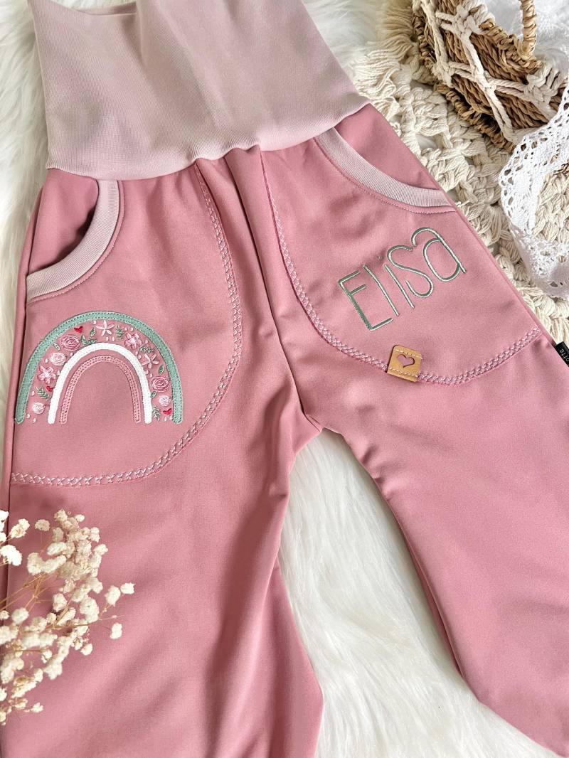 Softshell Hose Regenhose Matsch Kindergarten Waldkinder Altrosa Regenbogen von EmiliasTraumwerkstat