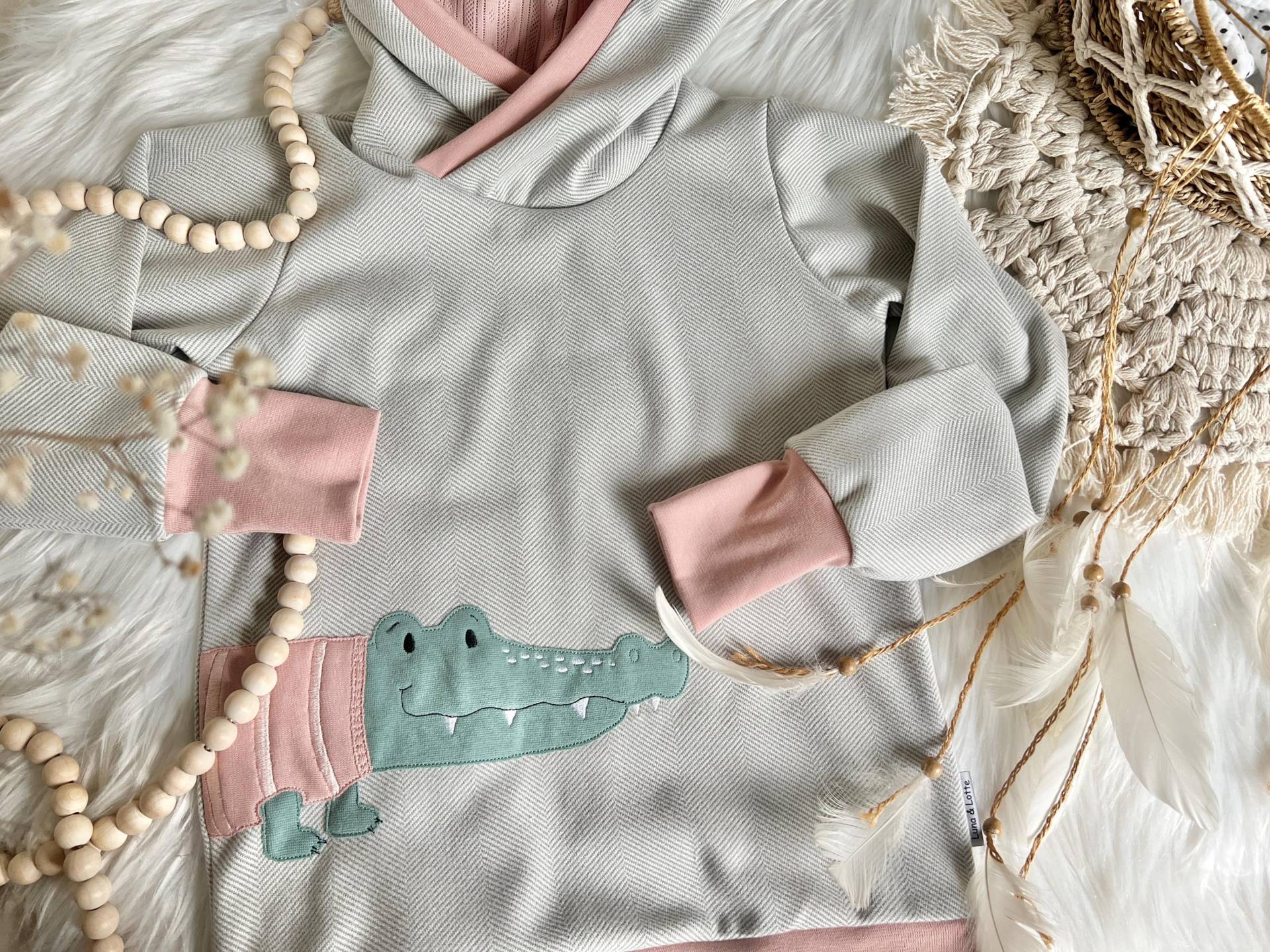 Süßer Fischgrät Krokodil Mädchen Hoodie Süßer Fischgrät Krokodil Mädchen Hoodie von EmiliasTraumwerkstat