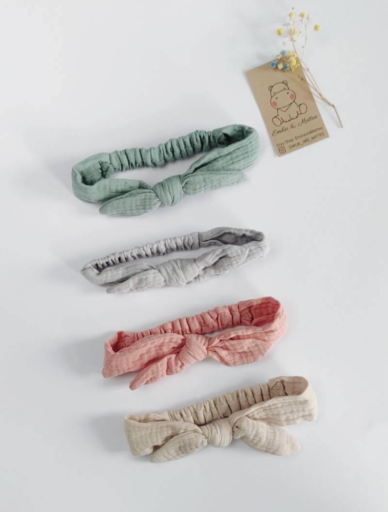 Bio Musslein Baby Haarband Mit Schleife, 0-6 Monate Kopfumfang 38-42 cm Bio Musslein Baby Haarband Mit Schleife, 0-6 Monate Kopfumfang 38-42 cm von EmiliaundMatteo