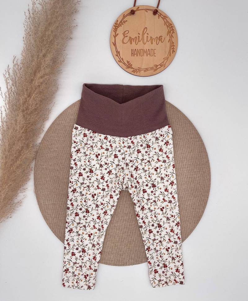Leggins Blumen Streublümchen Weiß Mauve Baby Kind Mädchen Hose von EmilimaHandmade