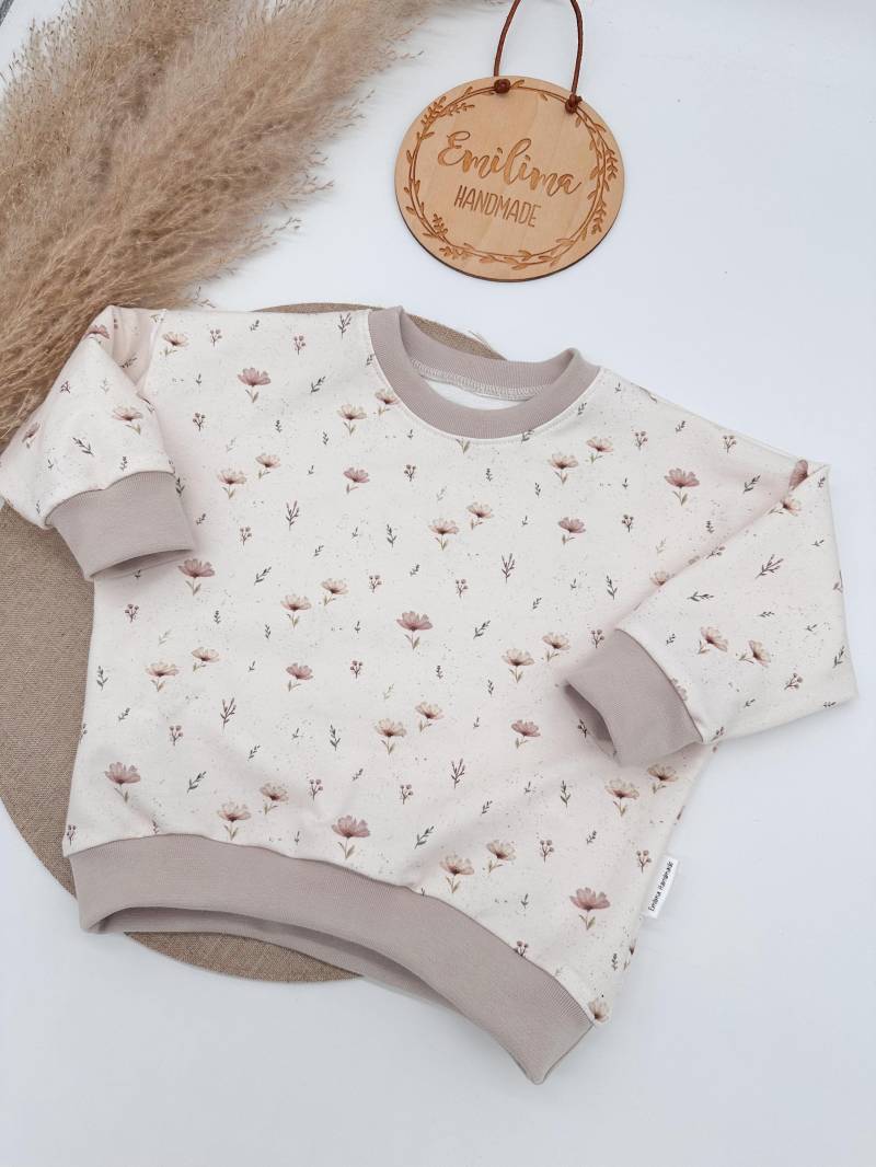 Oversize Sweater Boho Blumen Sand Baby Kind Pullover von EmilimaHandmade