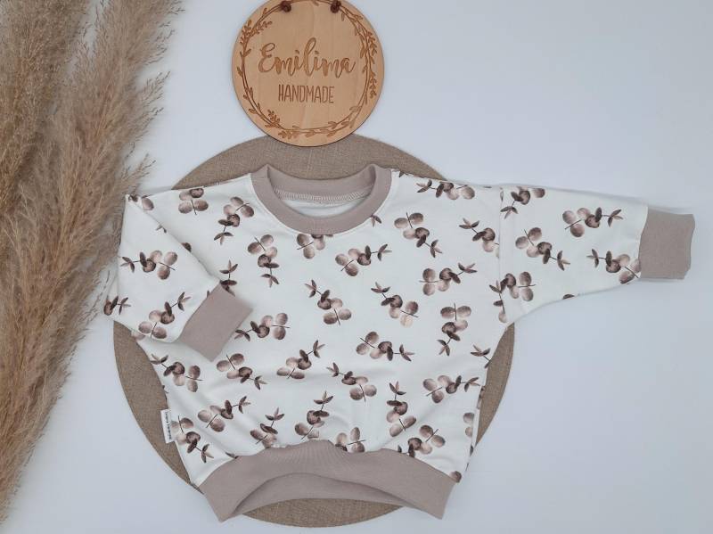 Oversize Sweater Eukalyptus Sand Baby Kind Pullover Oversize Sweater Eukalyptus Sand Baby Kind Pullover von EmilimaHandmade