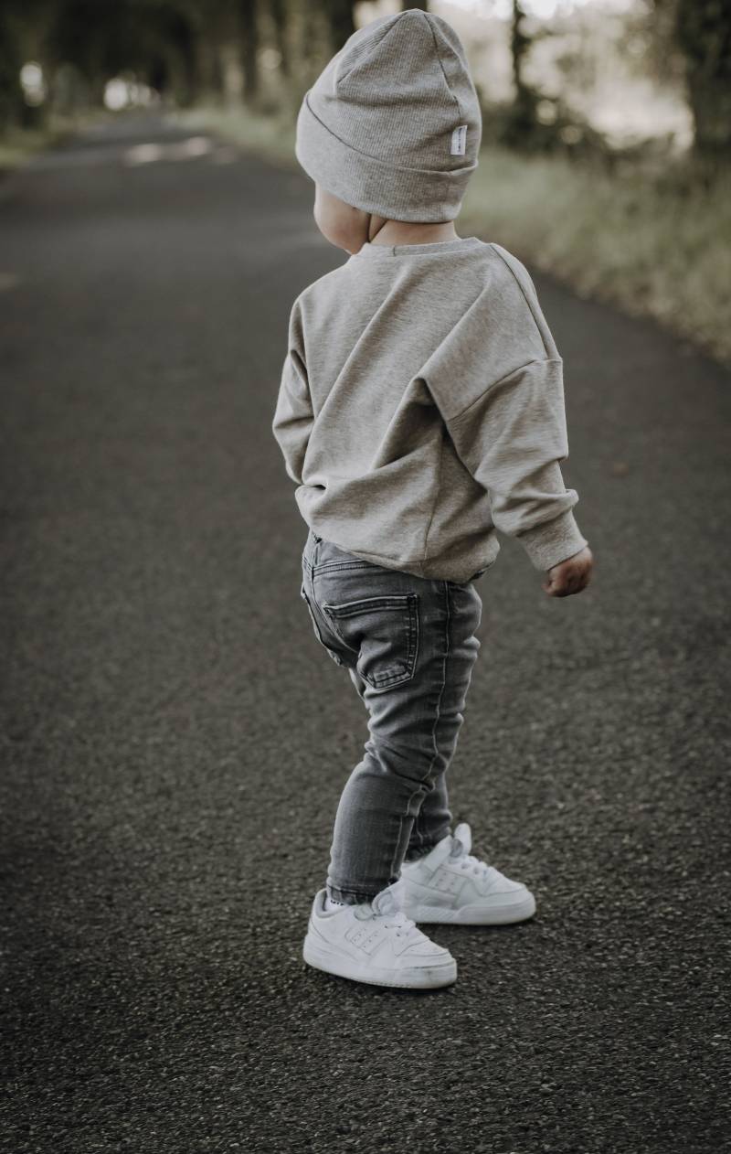 Herbstlicher Oversize Sweater in Uni Beige Meliert | Für Babys & Kinder von EmilimaHandmade