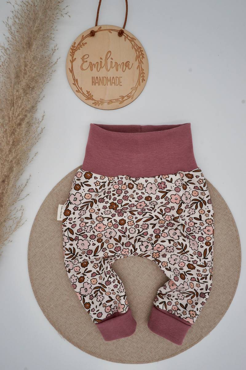 Pumphose Baby Kleinkind Mädchen Baggypants Retro Blumen Altrosa von EmilimaHandmade