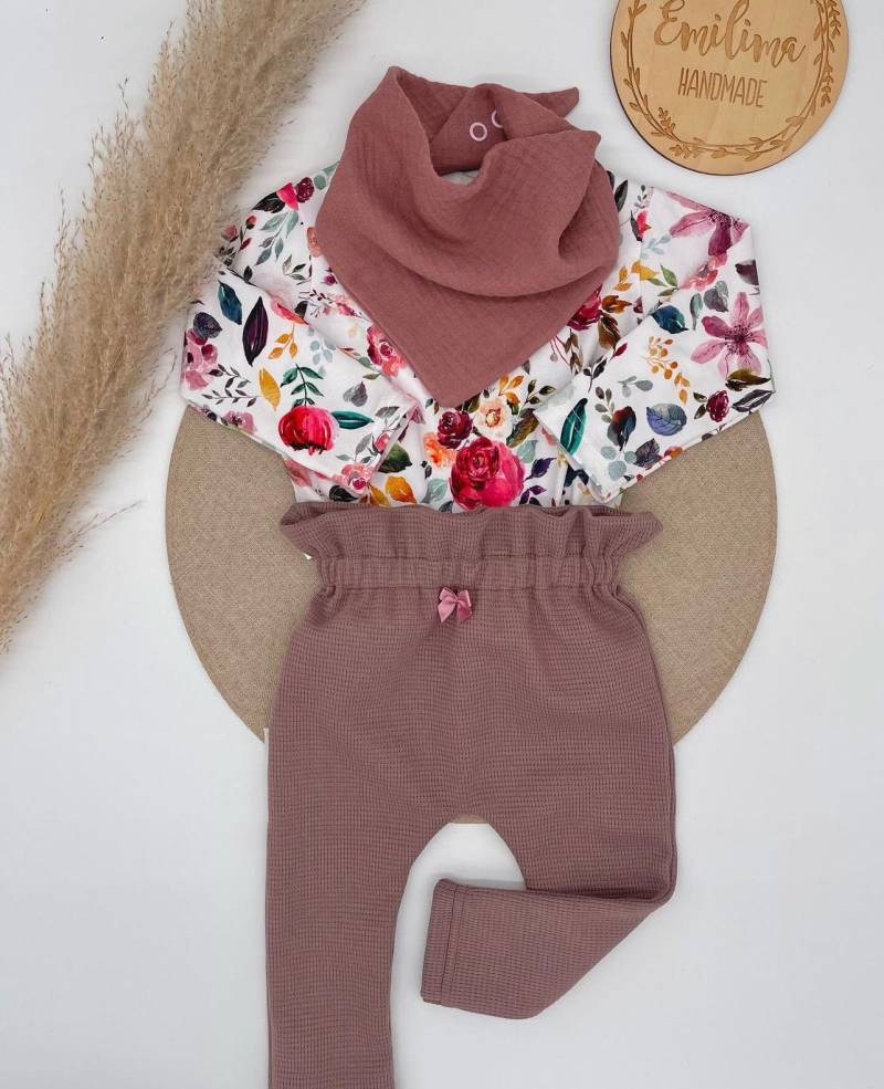 Set Für Babys/ Kleinkinder Aus Paperbagpants Musselintuch Langarmshirt Mauve Blumen von EmilimaHandmade