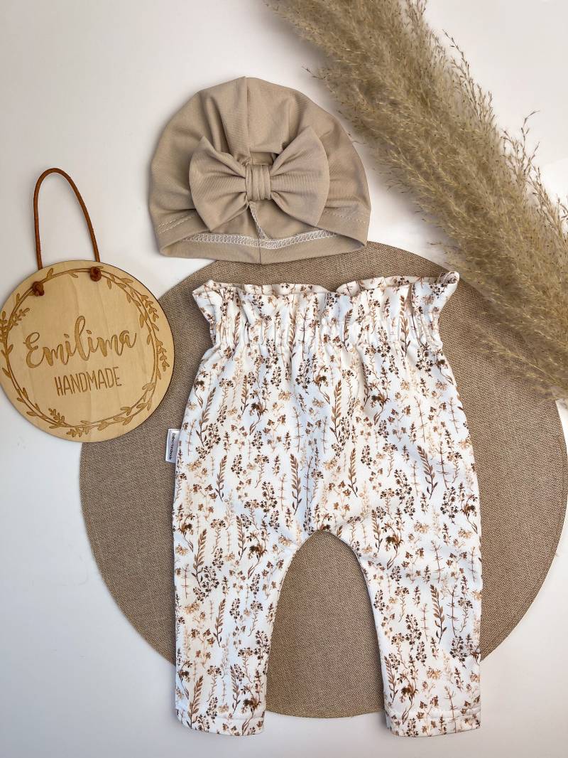 Set Turbanmütze & Paperbagpants Trockenblumen Sand Baby Kleinkind Mädchen von EmilimaHandmade