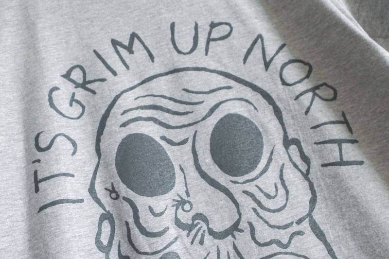 Es Ist Grim Up North T-Shirt Es Ist Grim Up North T-Shirt von EmilyChappell