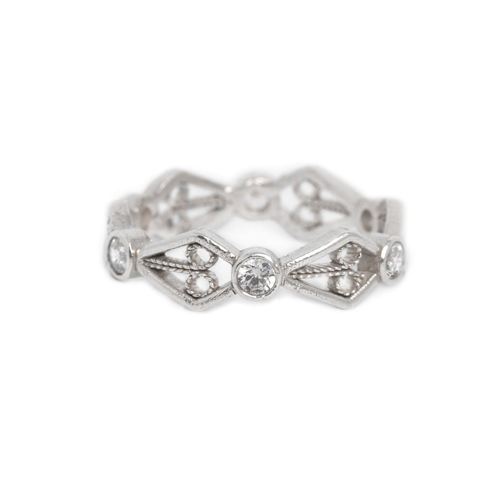 Filigraner Diamant Ehering - 14Kt Weißgold Spitzenring von EmilyKeiferJewels