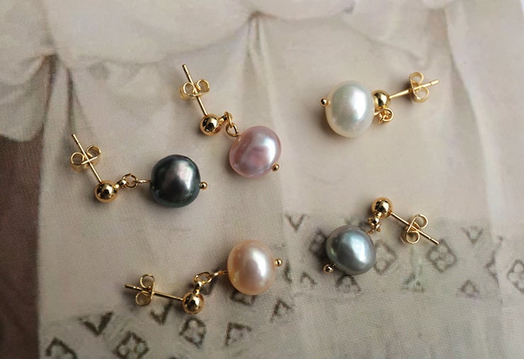 Perlenohrringe, Perle Ohrstecker, Ohrringe Gold, Minimal Schmuck, 5 Farben Perlenohrringe, Perle Ohrstecker, Ohrringe Gold, Minimal Schmuck, 5 Farben von EmilyandElena