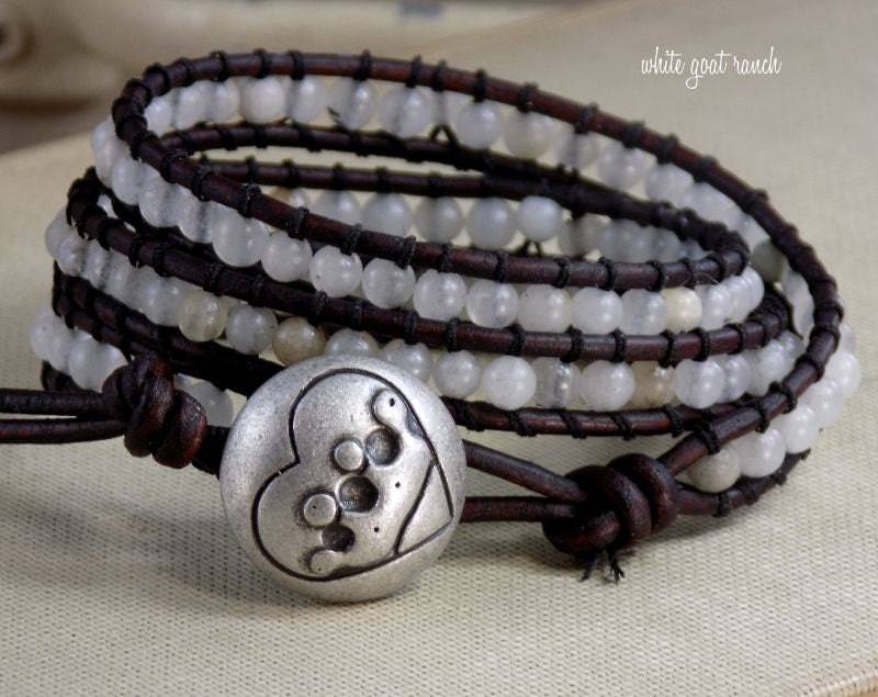 Grau Quarz Muttertag Leder Wickelarmband Herz Schmuck Handmade von Emilyandthedogs