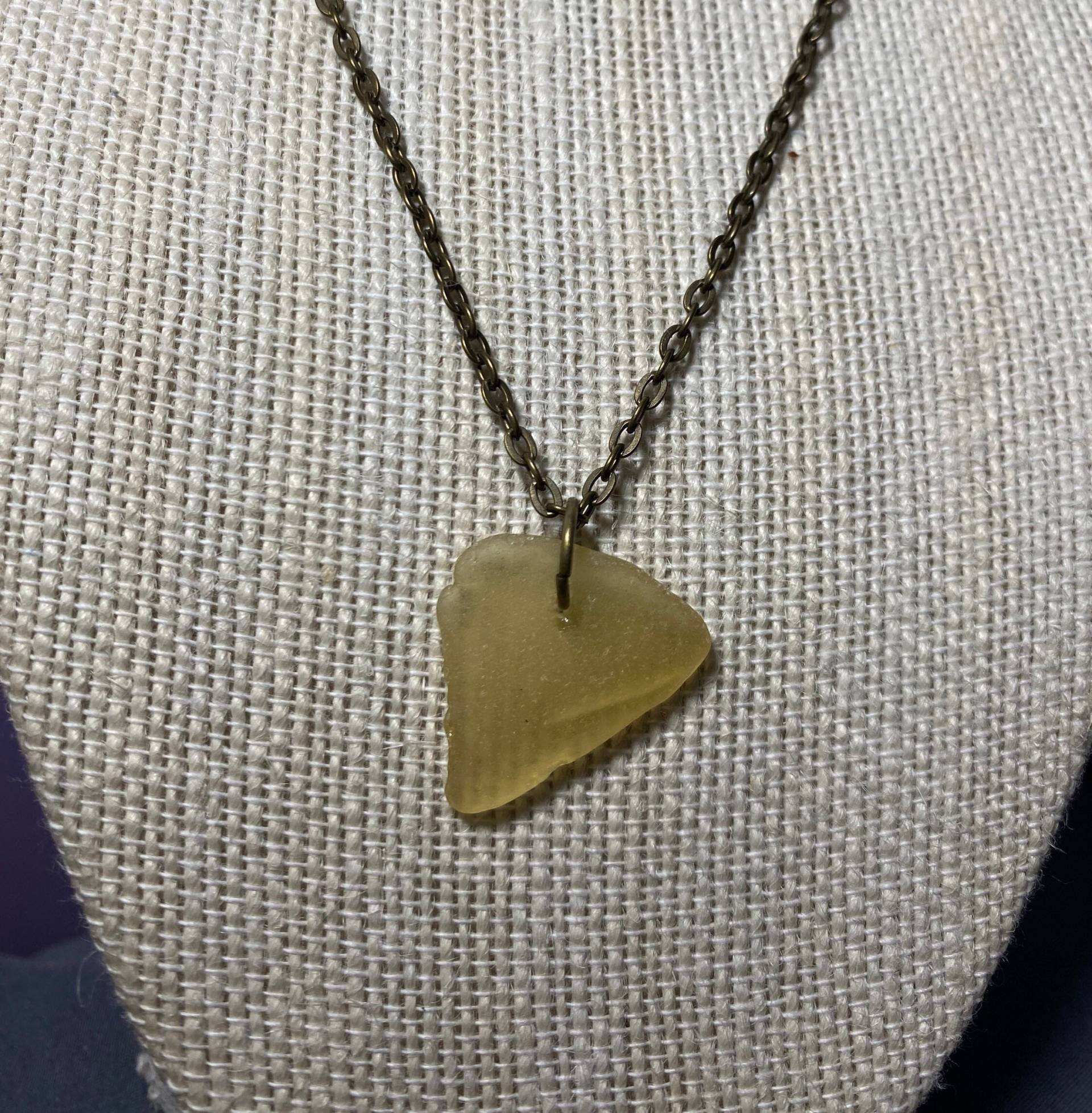 Seltene Gelbe Seeglas Anhänger Halskette Mit Gelbem Gefunden in Maryland von EmilysCuriosityShop