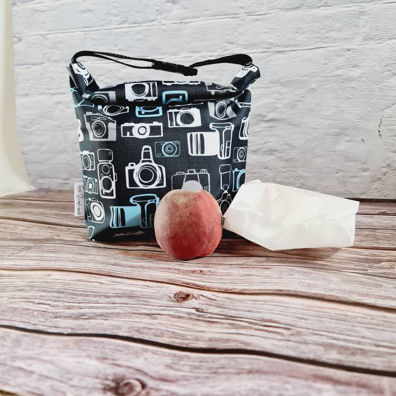 Insulated School Lunch Bag With Camera Print For Kids Or Snack von Emishepherd