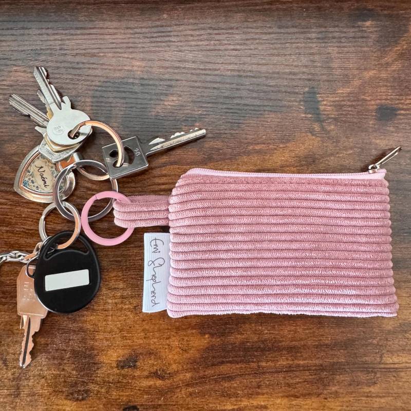 Soft Purple Corduroy Zipper Pouch With Keyring | Small Velvet Coin Purse For Women Minimalist Makeup Bag Compact Travel von Emishepherd