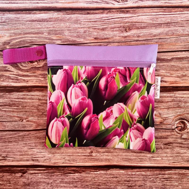 Tulip Print Small Wet Bag - Waterproof Cosmetic & Travel Accessory von Emishepherd