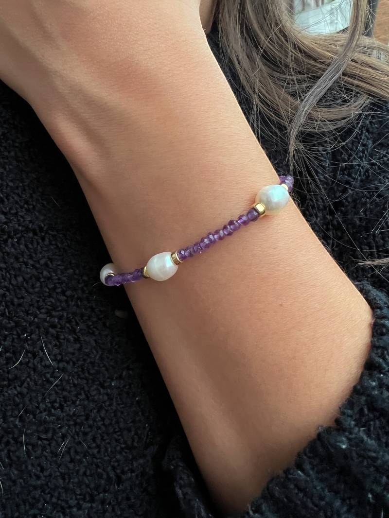 Amethyst Und Süßwasserperlen Armband 14K Gold Filled Akzente, Februar Geburtsstein, Boho Schmuck von EmkaJewelry