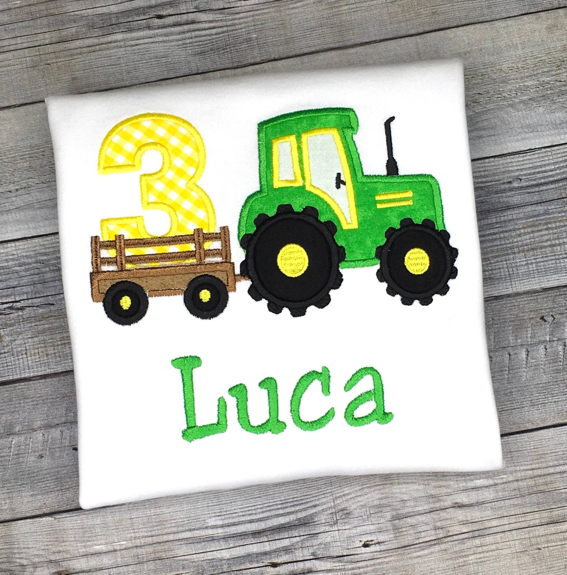 Besticktes Traktor Geburtstags Shirt Personalisiertes Farm Party Outfit von EmmaAlyseDesigns
