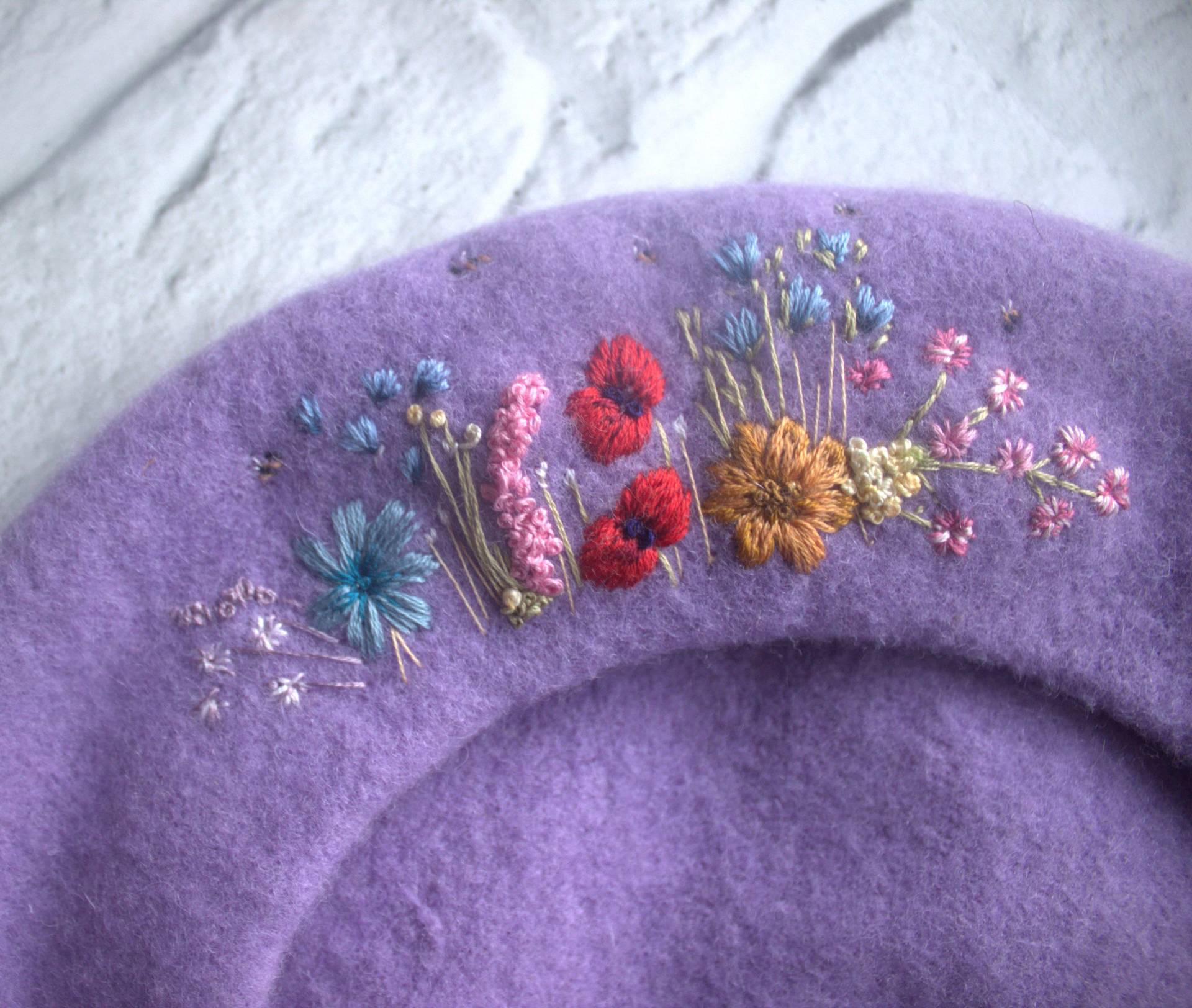 Dicke Baskenmütze Aus Wolle, Wildblumen Baskenmütze, Handgestickte Blumen Wintermütze, Seidenband Blumen, | Farbe Wählen von EmmaAstleEmbroidery